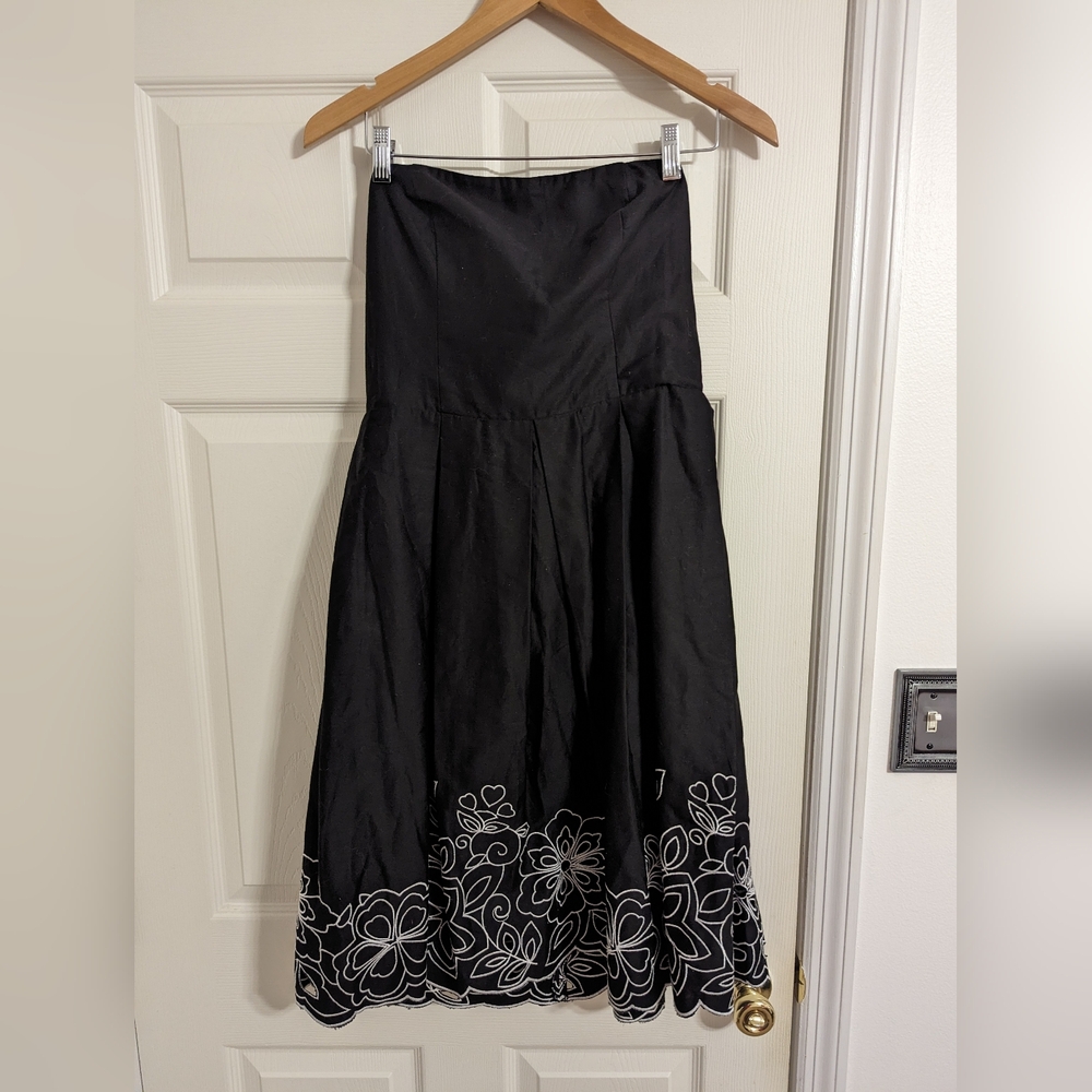 Robbie Bee strapless black dress white floral embroidery size 10